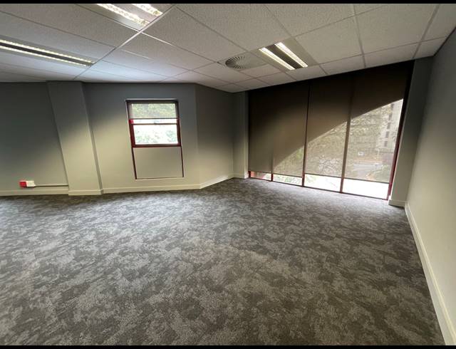 1,103M² OFFICE TO LET IN PARKTOWN